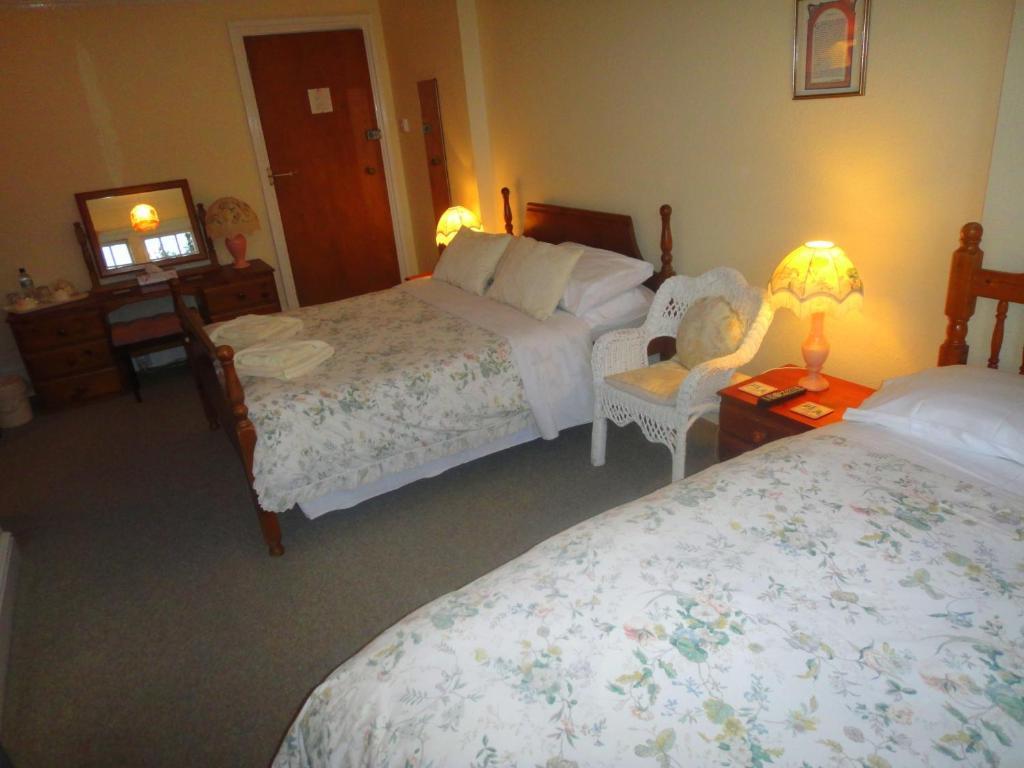 Beachy Rise Eastbourne Room photo